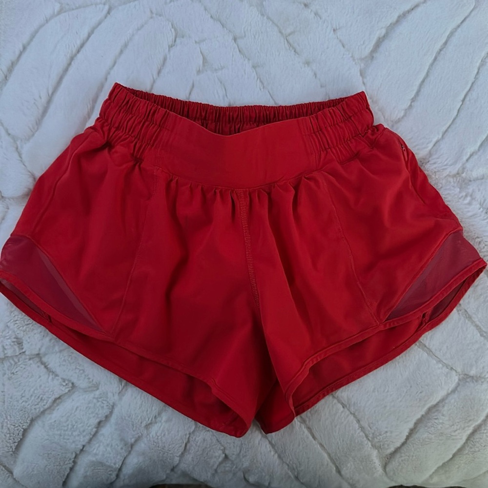 lululemon red low rise lined hotty hots 
Picture shows true color